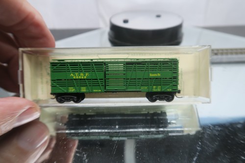 KADEE ESCALA N #35074 ATSF 62642 40' ENVÍO STOCKCAR ¡SUAVEMENTE USADO EN ESTUCHE! | Zustand: Used
