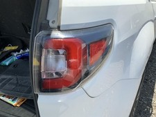 Passenger Tail Light Vin J 11th Digit Limited Oem 13-17 Acadia 1367057 Passenger Tail Light Vin J 11th Digit Limited Oem 13-17 Acadia 1367057