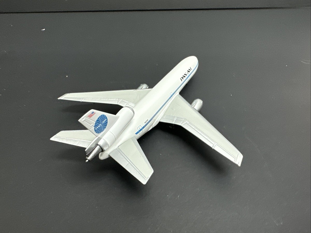 ドラゴン 1/400 パンナム PANAM DC-10 Amazon.com: Postage Stamp Daron Pan Am DC-10 1/400 : Toys