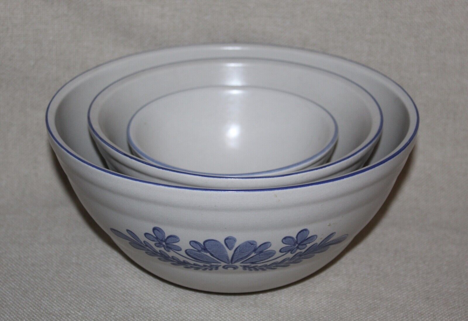 Image 1 - Lot of 3 Pfaltzgraff Yorktown Nesting Mixing Bowls Vintage USA Castle Mark 