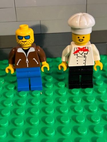 2 Classic Town chef001 Chef & jbr001 Helicoptor Pilot Lego Minifigure COMPLETE - Picture 2 of 3