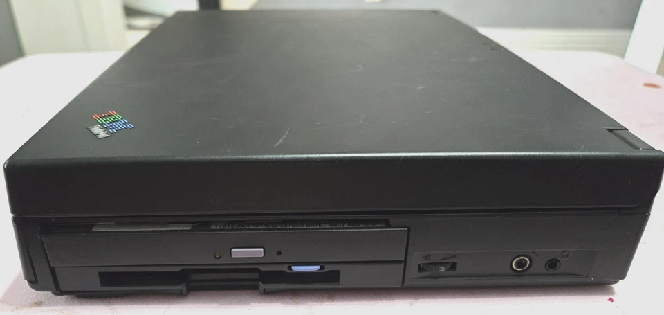 IBM Thinkpad 385ED (Pentium MMX 166MHz, 16MB, 2GB, Win98) Foto 4 de 4