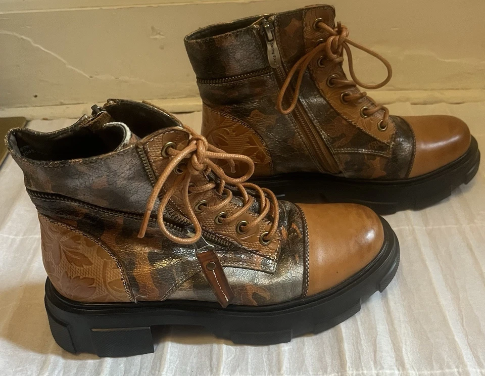 L’Artiste Carnelian Camel Multi Chunky Lugged Bootie Size 6.5(37) NWOT’s Or Box - Image 2 of 4