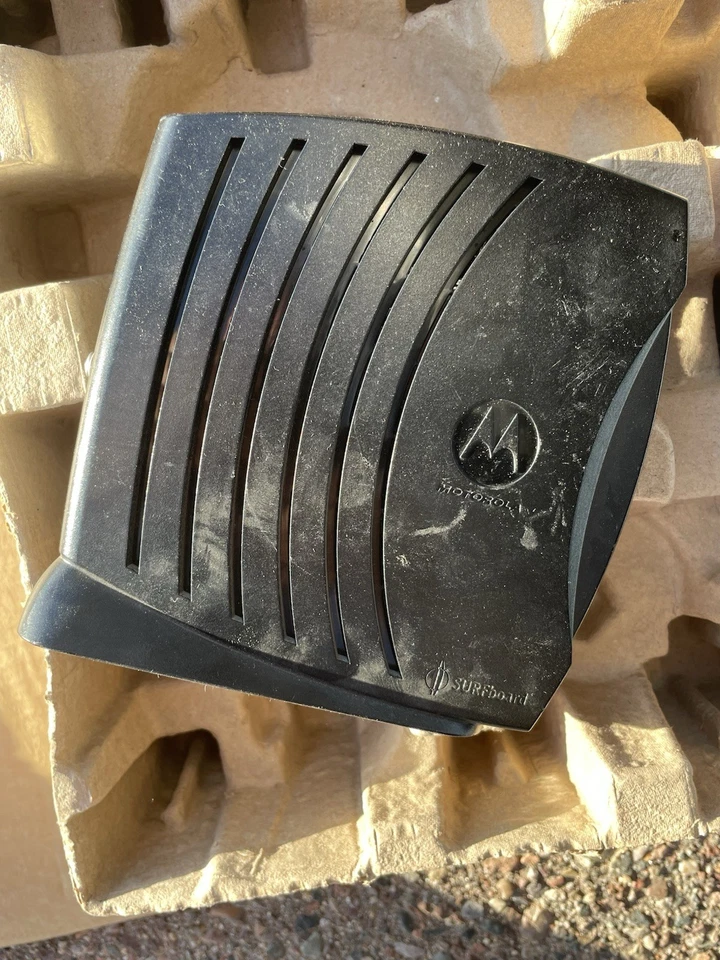 Motorola SB 5100 Surfboard Cable Modem No Power Cable Used - Image 2 of 4