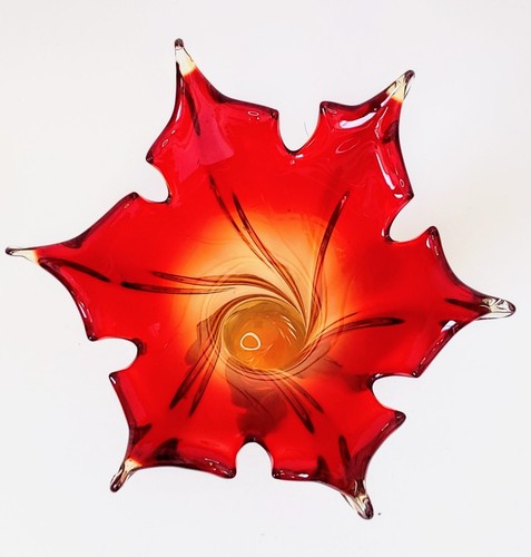Classic MCM Vintage, Murano Twisted Red & Amber Flame, Glass Vase, 27.5 cm High. - Picture 7 of 19