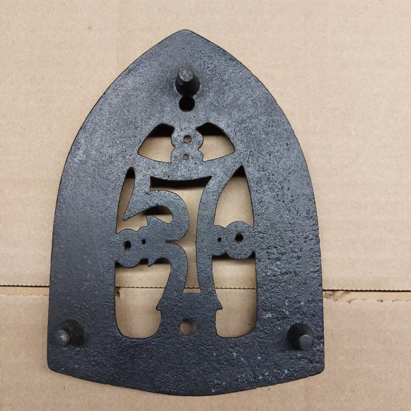 ANTIQUE FANNER MFG CO CLEVELAND OH. CAST IRON SAD IRON STAND HOLDER