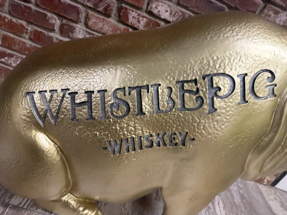 ESTATUA GIGANTE DE ORO WHISKY SILBATO RARA EDICIÓN LIMITADA COLECCIONABLE 40X29X19 Foto 3 de 4