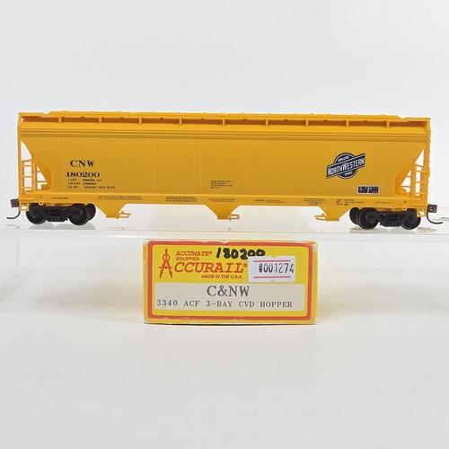 Tolva cubierta Accurail escala HO Chicago y North Western C&NW #180200 3 bahías | Zustand: New
