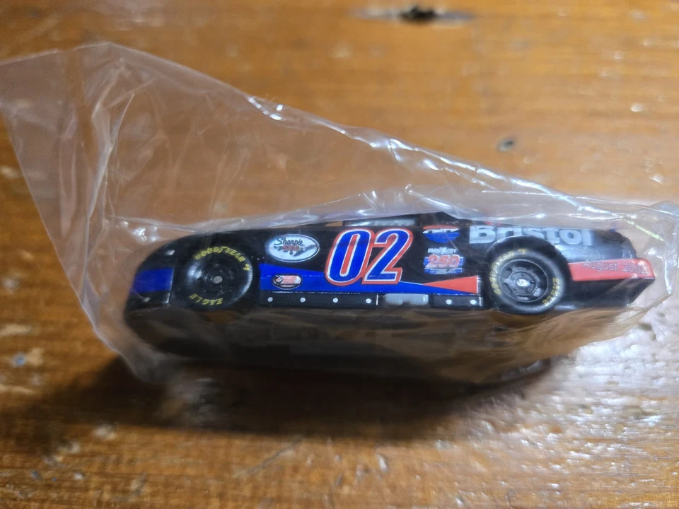 NASCAR Bristol Motor Speedway ERTL Sharpie 500 Car 2002 Monte Carlo Foto 2 de 4