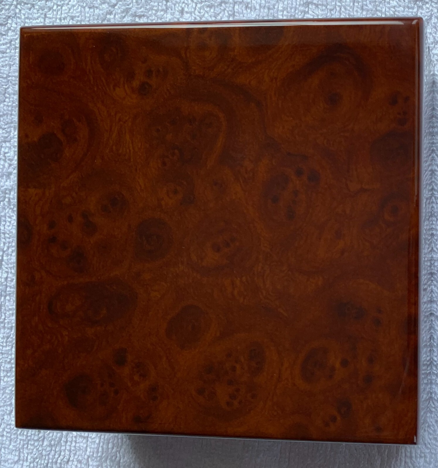 £5 Crown 5 Sovereign Walnut Case, Capsule, Outer Foam and Outer Box All Original