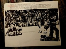 1978 NHL HOCKEY FINALS LASERPHOTO KEN DRYDEN BOBBY SCHMAUTZ STANLEY CUP GOALIE