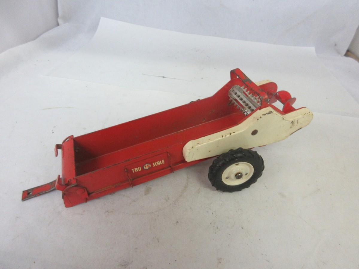 VINTAGE METAL TRU SCALE FARM MANURE SPREADER 1:18 TOY MODEL 819-G