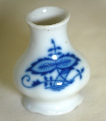 RGK Leander Mini Porcelain Vase Blue & White Karlsbader Zwiebelmuster