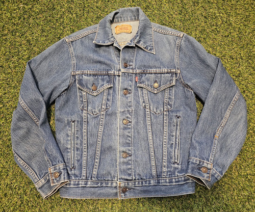 Vintage Levi’s Type III Denim Trucker Jacket Size 38 70506 0216 Made in Canada