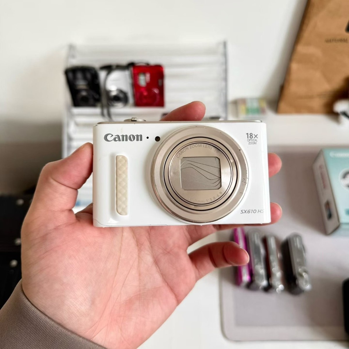 Canon PowerShot SX610 HS Digital Camera 20.2 MP 18x Optical Zoom