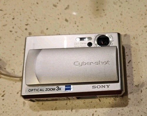 FPER SONY CYBER-SHOT 5.0 MP DSC-T1 FOTOCAMERA DIGITALE E BATTERIA NO IMMAGINE SULLO SCHERMO - Foto 2 di 5