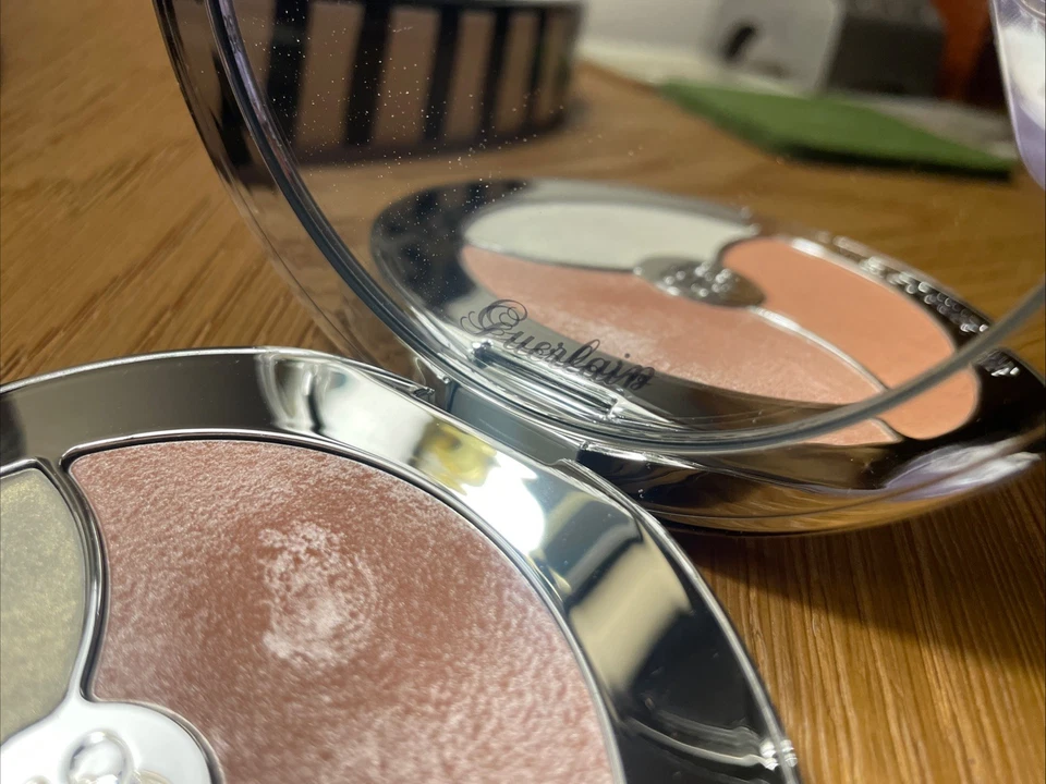 娇兰陨石珍珠粉尘面部和眼睛高光调色板高光三重奏 — 第 2/4 张图片