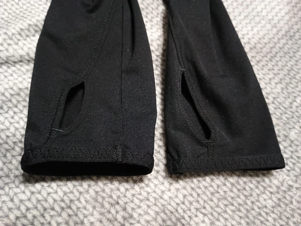 Top deportivo negro manga larga espalda abierta Zella, talla pequeña, elástico, agujeros para el pulgar Foto 4 de 4