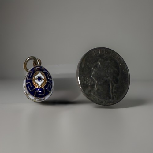 Charm uovo smaltato oro bianco blu 585 vintage 585 con disegno lancia meandro - Foto 4 di 4