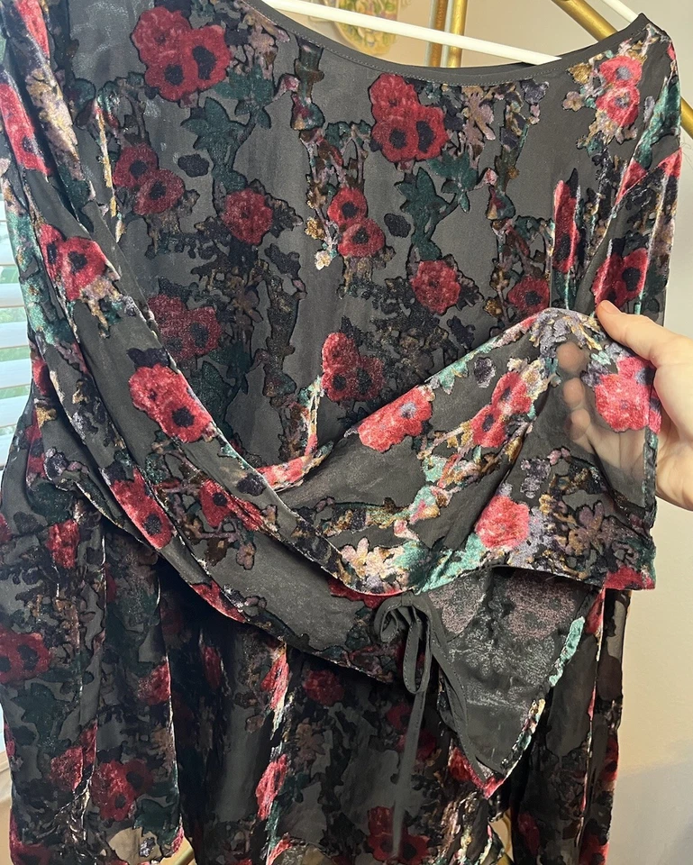 Camisa para mujer Dalia talla 2X negra floral manga corbata top hada terciopelo bruja Foto 4 de 4