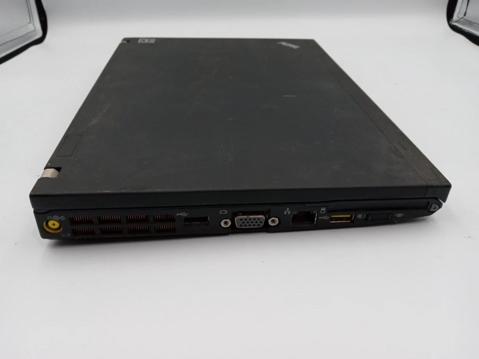 Lenovo Thinkpad x201 12" Laptop Intel Core i5 2GB RAM - CRACKED - READ -RR - Image 4 of 4