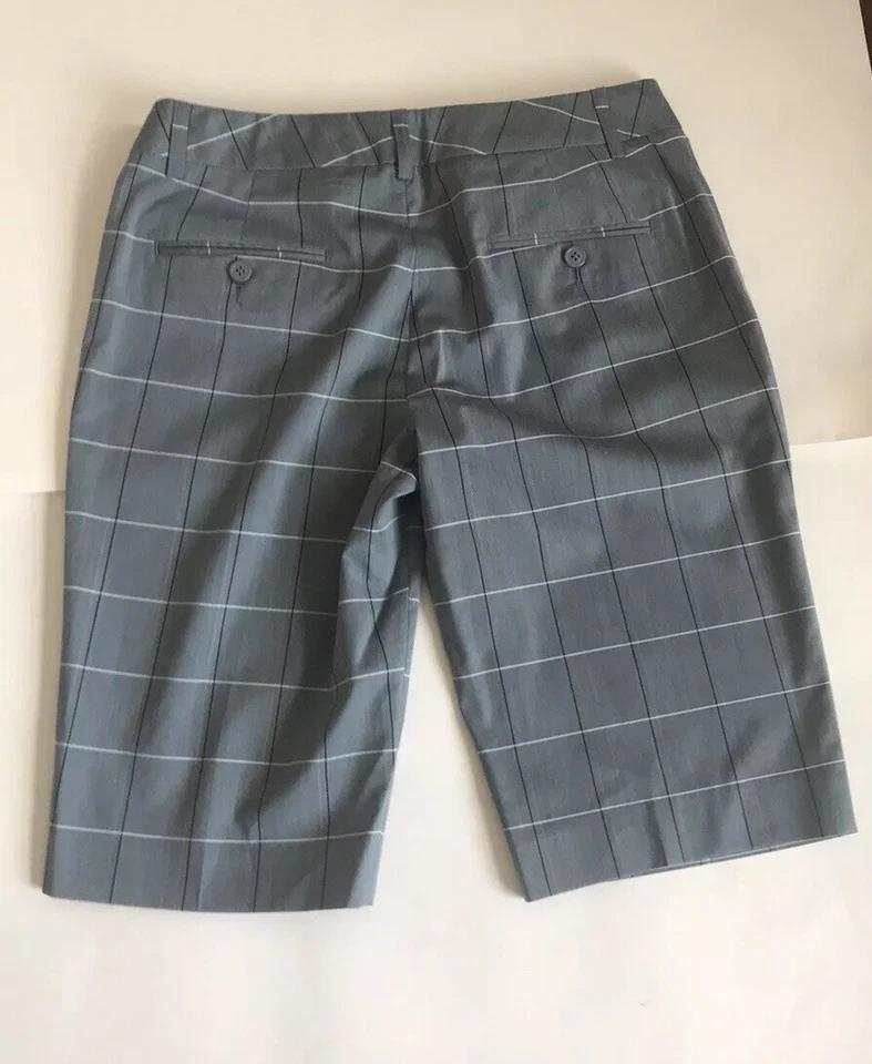Pantalones Cortos Express Editor Mujer Gris Estampado a Cuadros Talla 6 Frente Plano Foto 3 de 4
