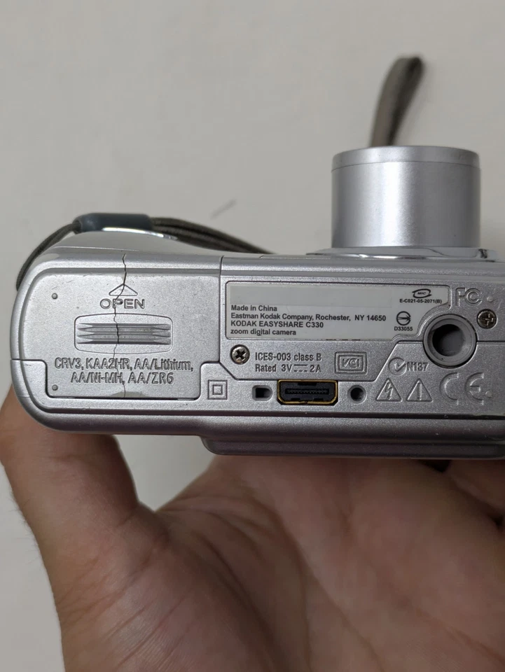 Kodak EasyShare C330 Digital Camera 4.0MP, 3X Zoom, Silver - Image 4 of 4