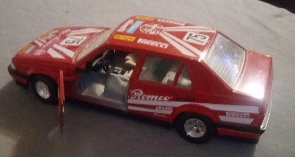 Coche diecast vintage Bburago 75 Alfa Romeo Rally escala 1/24 Italia!¡RARO¡! Foto 3 de 4