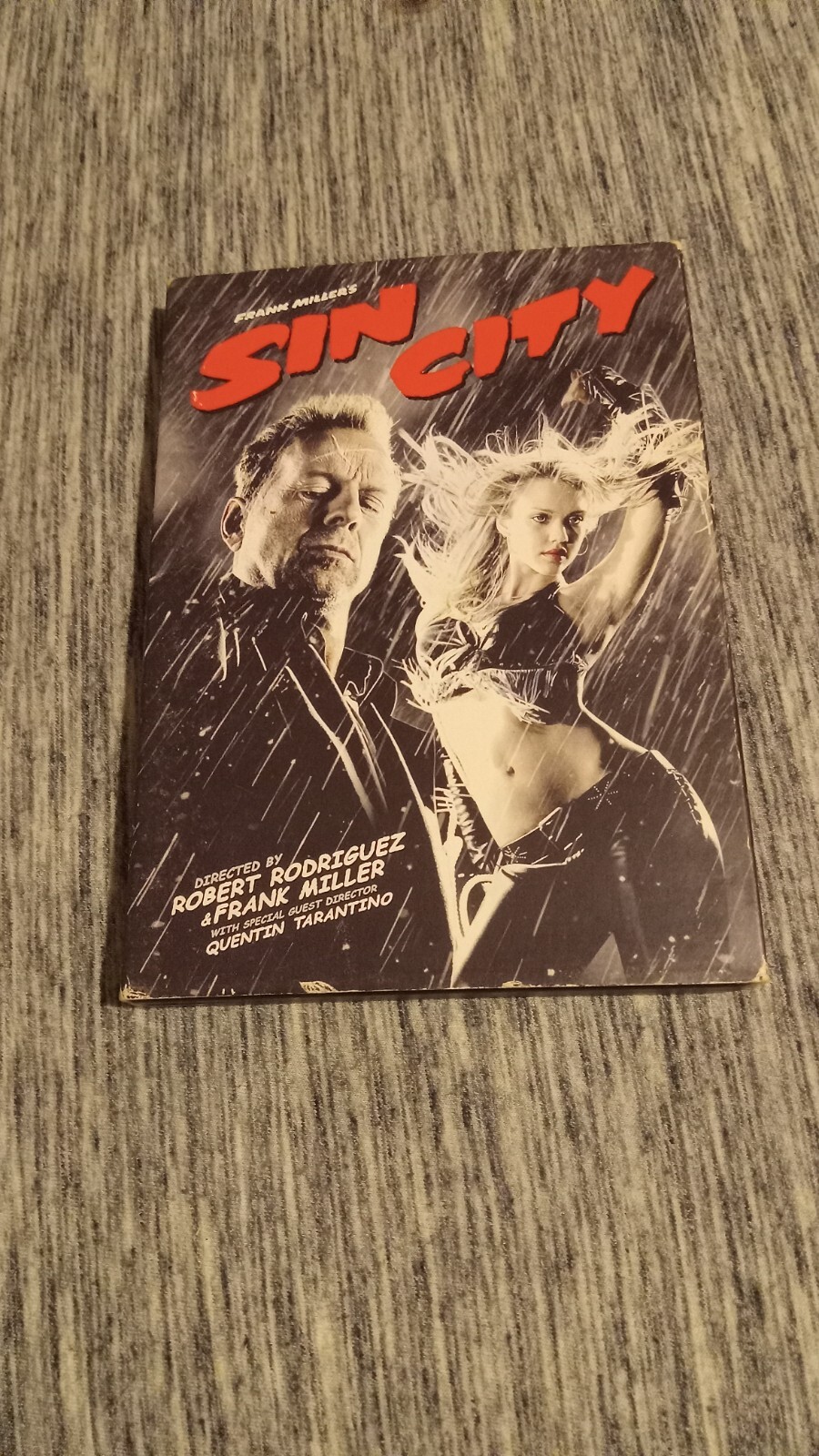 Sin City DVD Very Good Condition with Slipcover Rated D 18