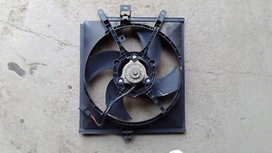 Mitsubishi Carisma I 1.6 Kühlerlüfter 824.0174 Lüfter Kühler