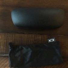 Oakley Black Hard Clamshell Eyeglass Case/Sunglass Case with Cleaning Cloth/Bag
