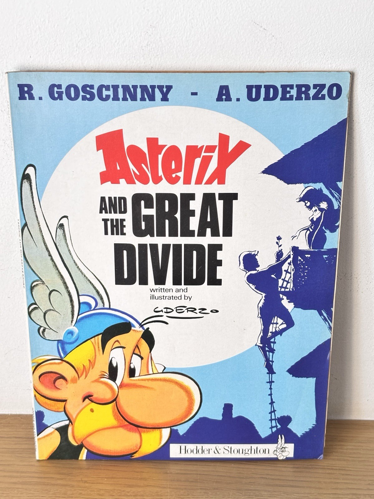 Asterix and the Great Divide by Uderzo (Paperback)
