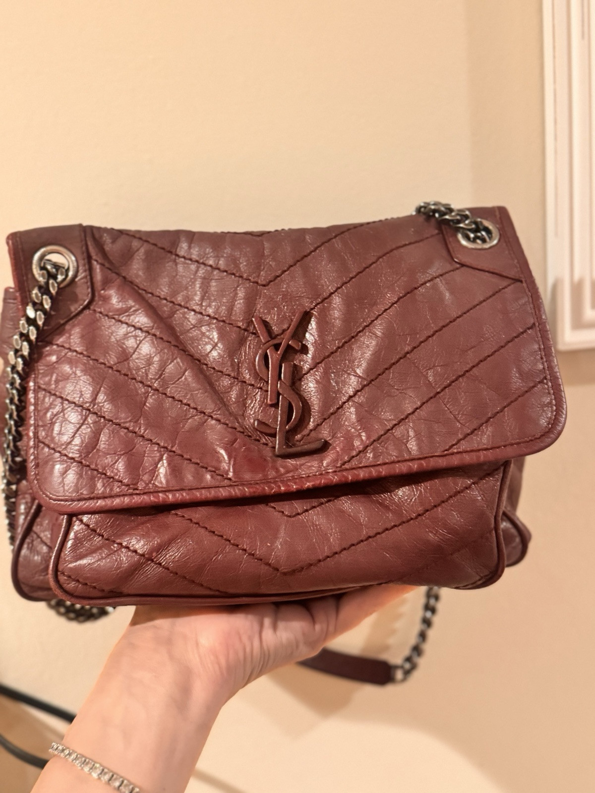 SAINT LAURENT Borsa YSL Niki bordeaux invecchiata in pelle stropicciata borsa a tracolla splendida!