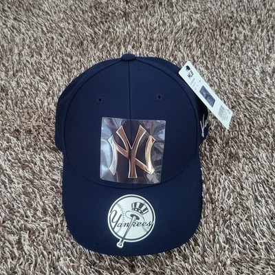MLB Karina Exclusive Structured Ball Cap New York Yankees + Photo