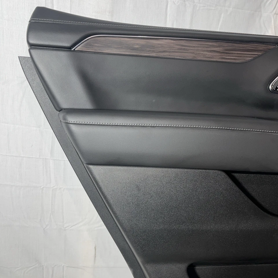 Panel de moldura de puerta GM 2021-2024 conductor trasero Chevrolet Tahoe GMC Yukon negro defectuoso Foto 4 de 4