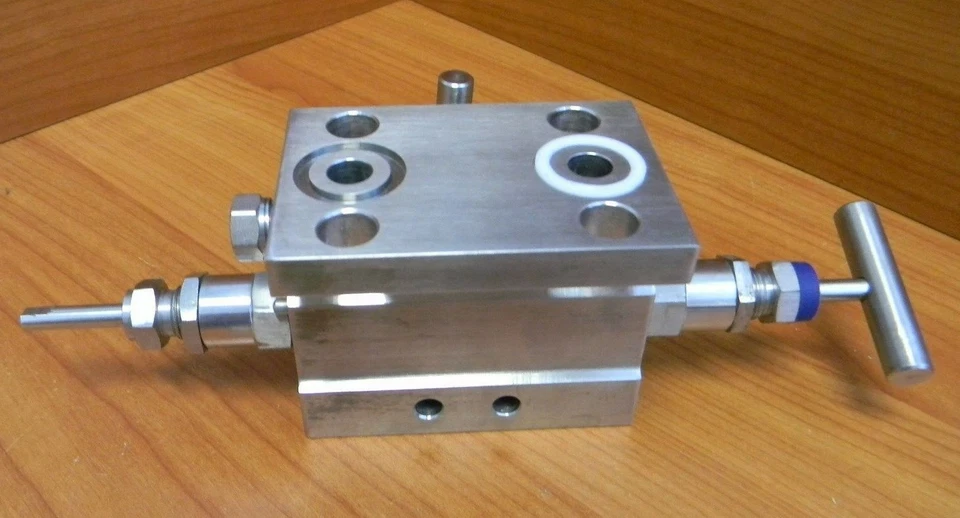 W.E. ANDERSON FLANGED 3 VALVE BLOCK MANIFOLD SS316 600PSI 11/12 PN BBV-1F - Изображение 3 из 4