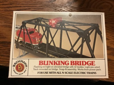 Vintage NIB Bachmann Blinking BridgeN Scale Electric Trains