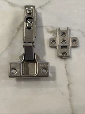 GRASS Cabinet Hinge, 1006-30, Self Close Spring, Clip-On w/044 Base Plate! NOS