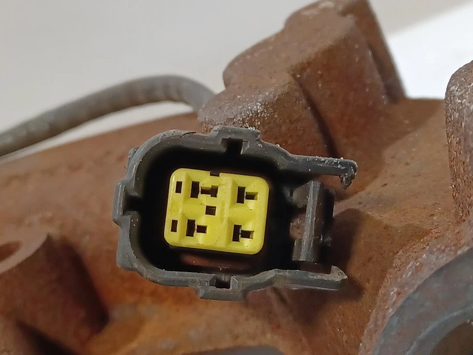 Colector de escape delantero izquierdo usado se adapta a: Chrysler Sebring Sdn 2004 2,7 L. delantero F Foto 2 de 4