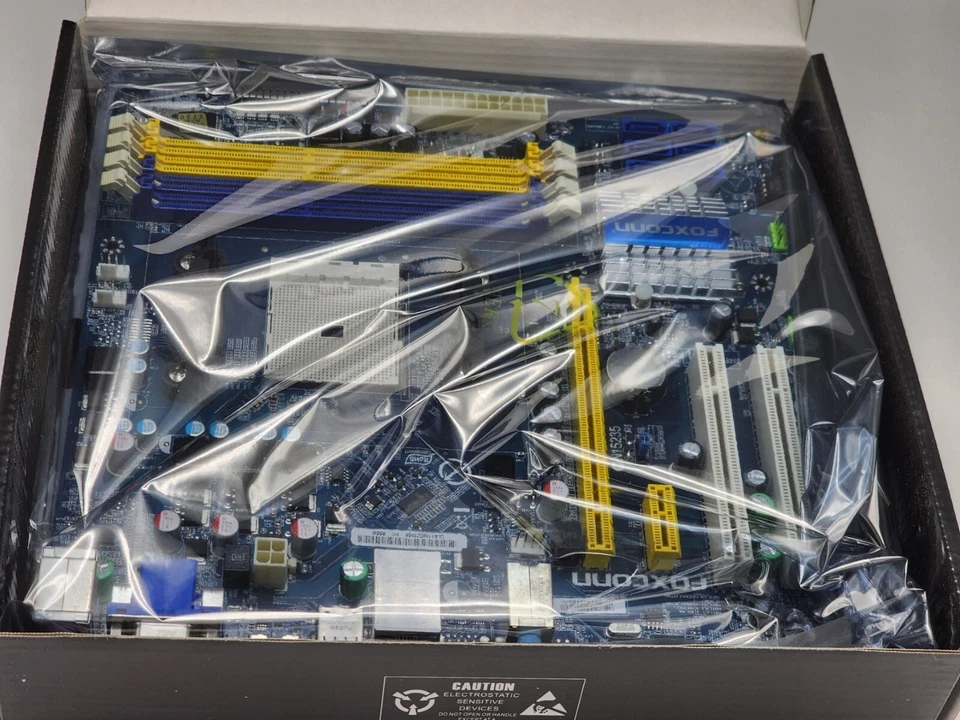 Foxconn A55M Motherboard mATX amd FM1 DVI/HDMI/VGA - Image 4 of 4