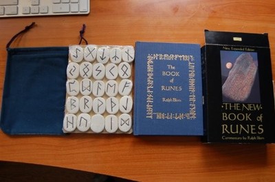 The New Book of Runes : A Handbook for the the Use of an Ancient