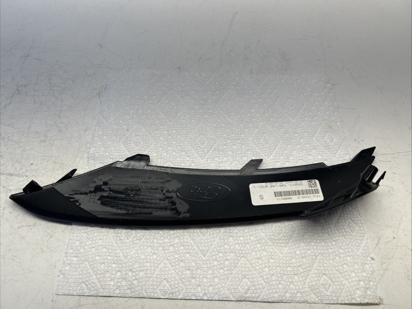 OEM FRONT LEFT SIDE MARKER LIGHT TRIM FOR 2015 - 2019 FORD GT350 FR3V-15A299-ACW