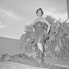 Vintage UNIDENTIFIED MODEL Original B&W 120 Film Negative