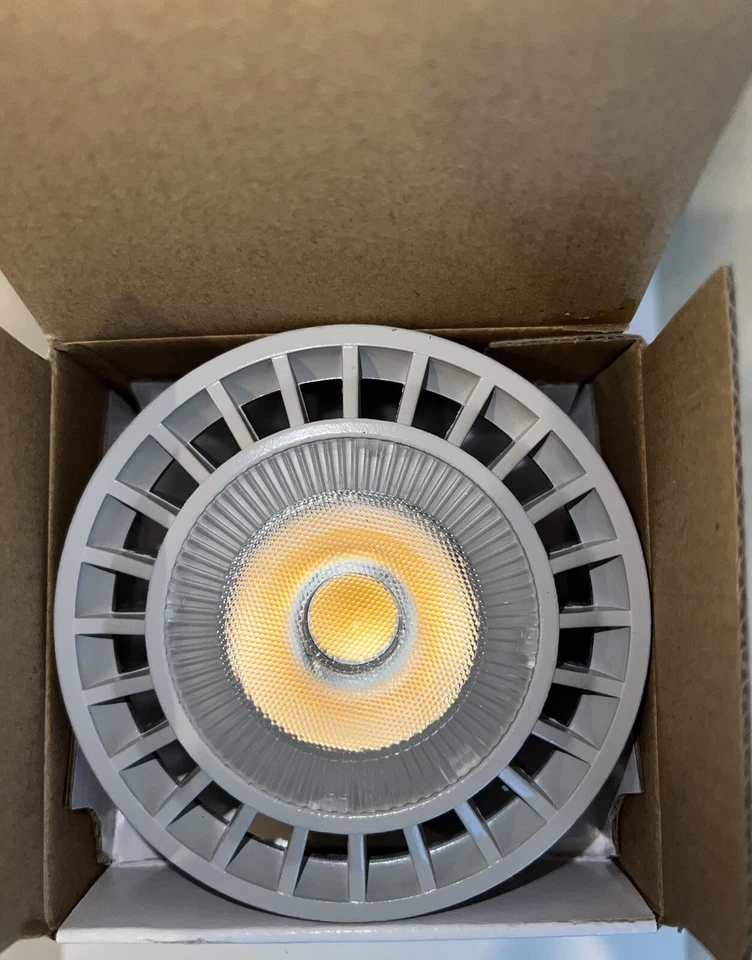 13W - 120V PAR30LN CRI82 2700K SYLVANIA Ultra LED Light Bulb (6 Pack) - Image 3 of 4