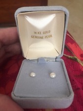 NEW GENUINE 14K 14KT KARAT GOLD AND WHITE PEARL BOROQUE STUD EARRINGS 6MM NIB