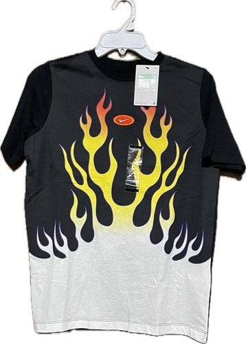 Nike Jugend Jungen Flame T-Shirt Kurzarm XL Neu mit Etikett Rot Schwarz Lila