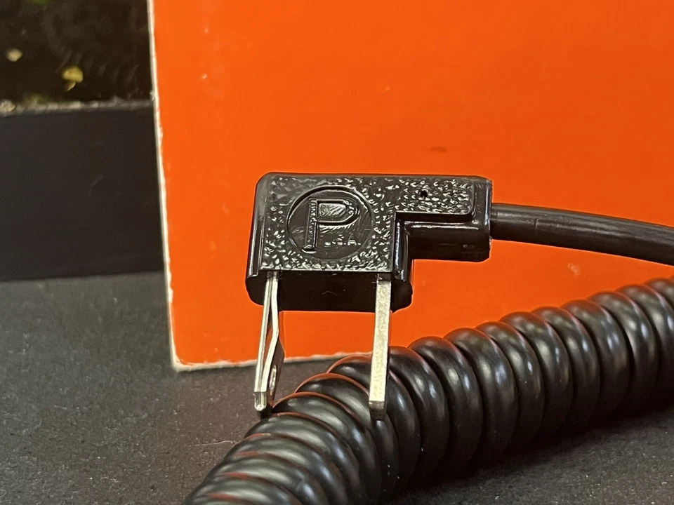 Vintage Paramount PC/AC Coiled Cord 6' camera flash cord - Image 3 of 4
