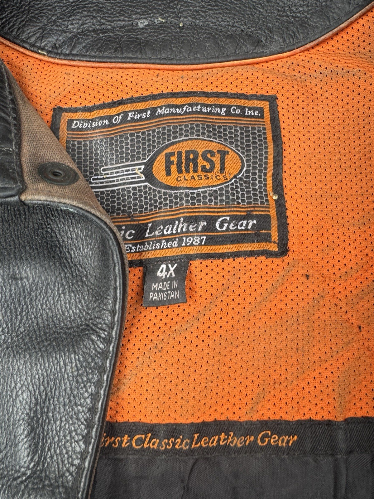 First Classics Black Outer Shell Classic Gear Lea… - image 7