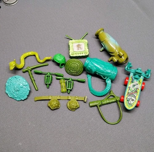Lot of 14 Vintage Teenage Mutant Ninja Turtles Green Weapon Accessories TMNT