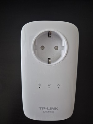 TP-Link AV1200 3-Port Gigabit Passthough Powerline Adapter TL-PA8030P Ver. 1.0